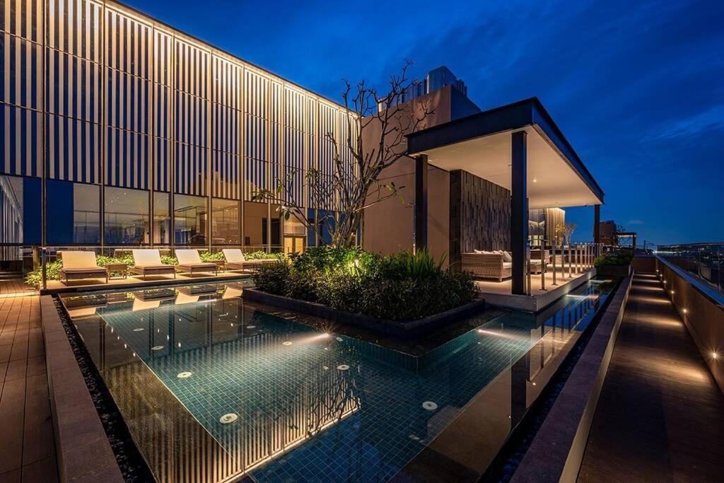 MarQ District 1 Elite Apartel by SSens