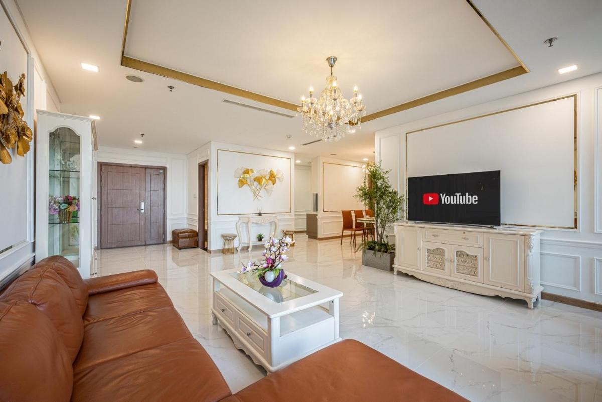 3 bedroom apartment at Vinhomes Landmark 81