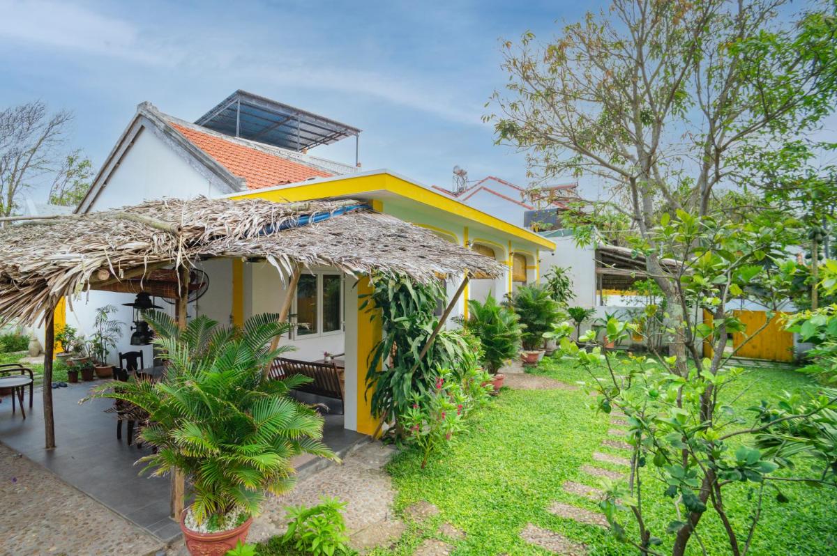 Be's Beach House An Bang