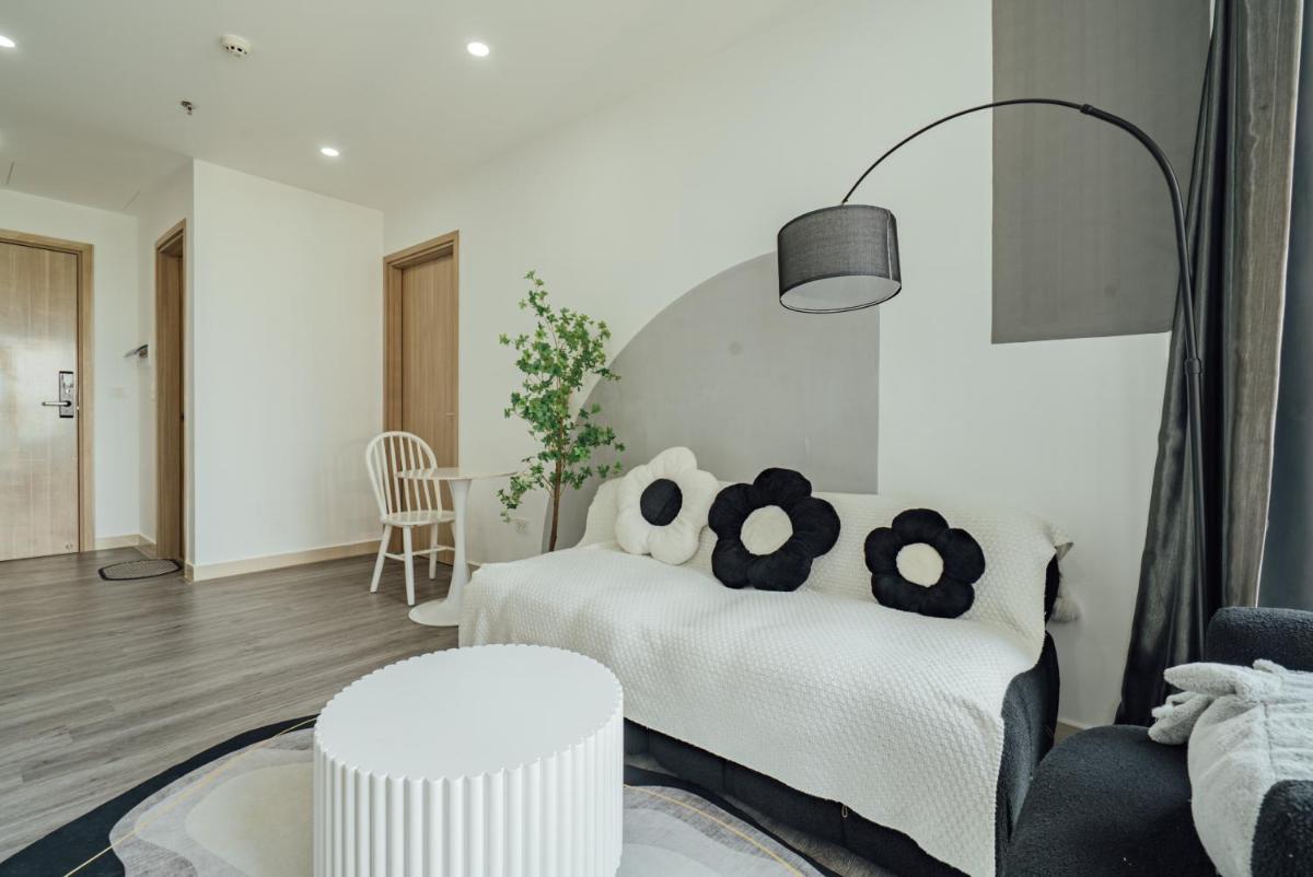 Nap Apartment with Pool and Gym free near center