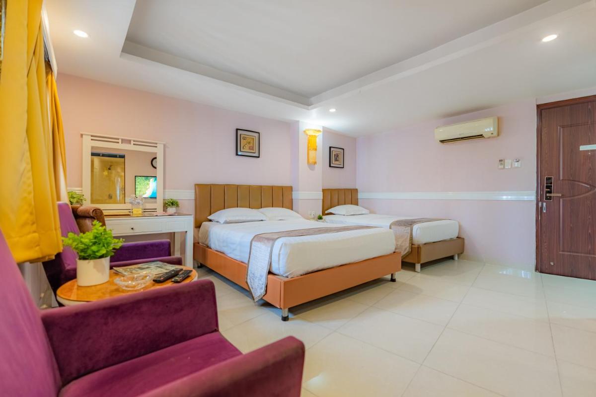 Fortune 1127 - Central Hotel
