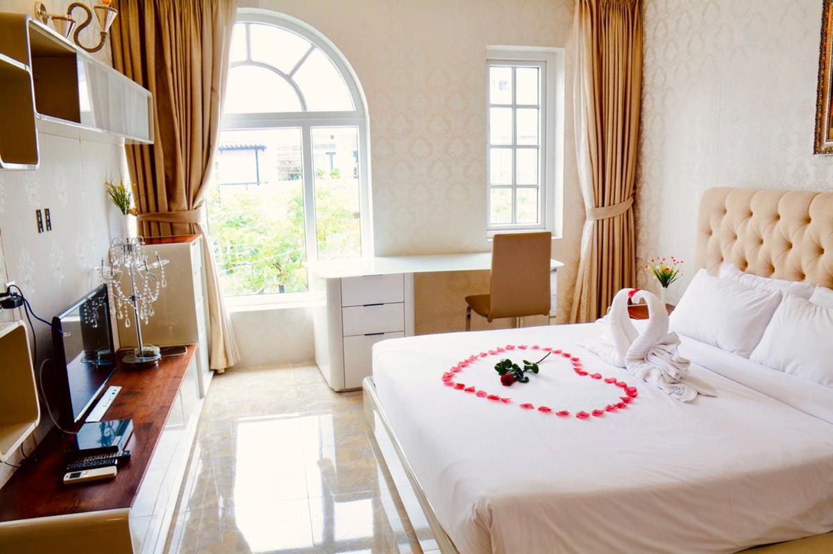 Golden Hotel & Apartment