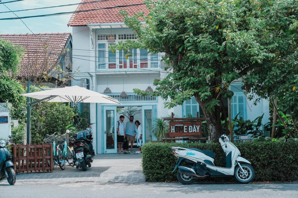 HomeĐây Retreats