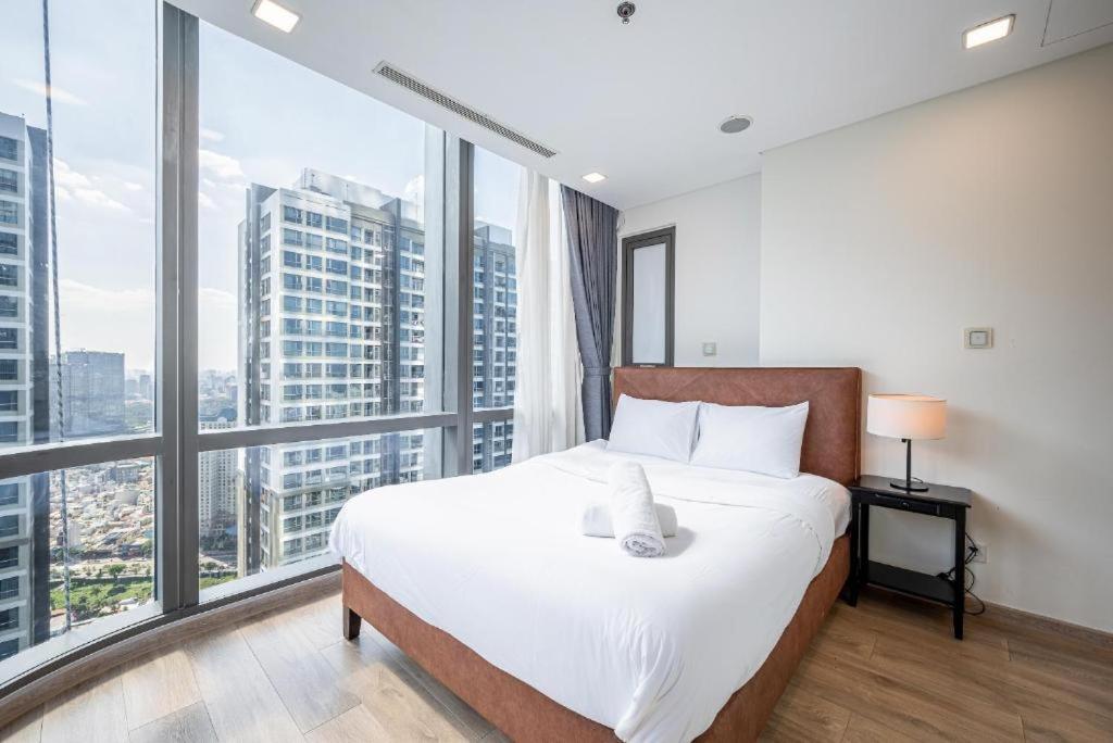 Isabelle Apartment inside Landmark 81 Tower