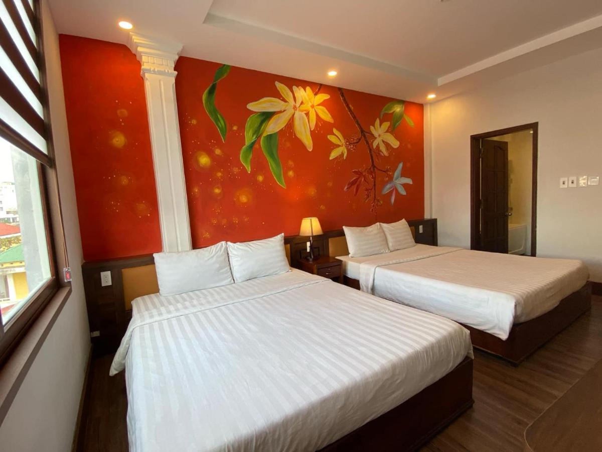 Jade Hotel