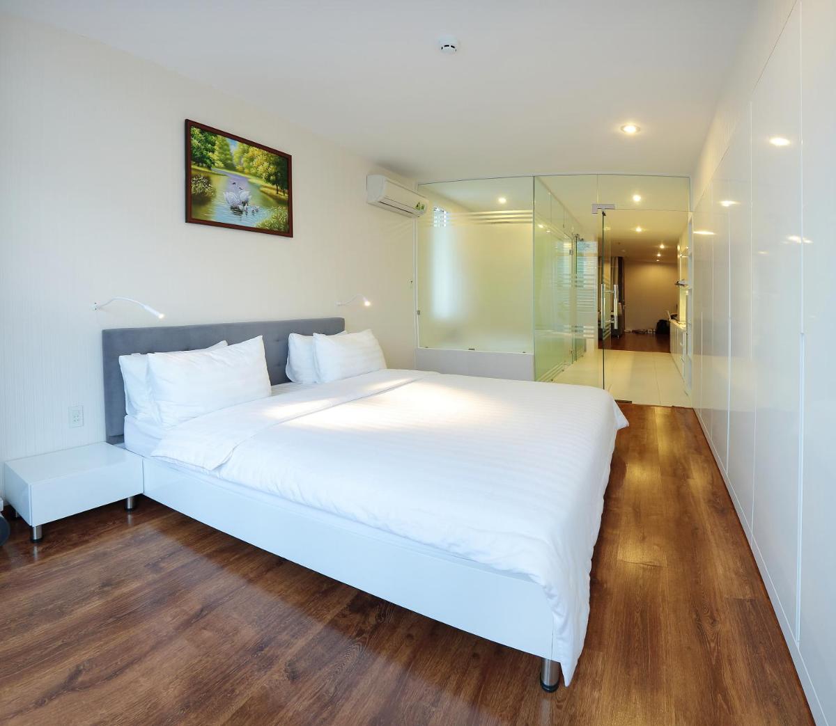 McGallery Art - Lucky Residence Suite's & Apartments