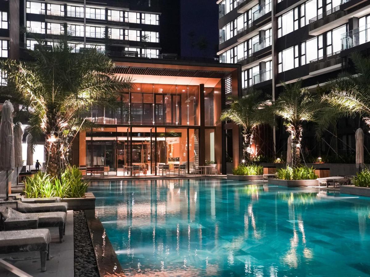 New luxury Saigon River Condo