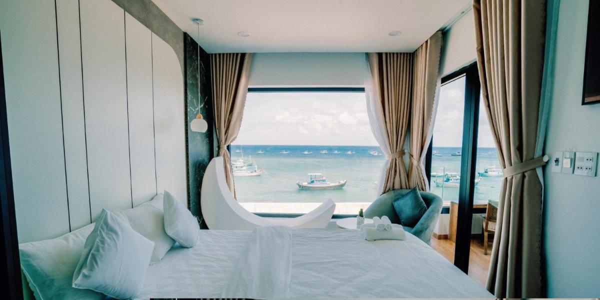 New Moon Hotel