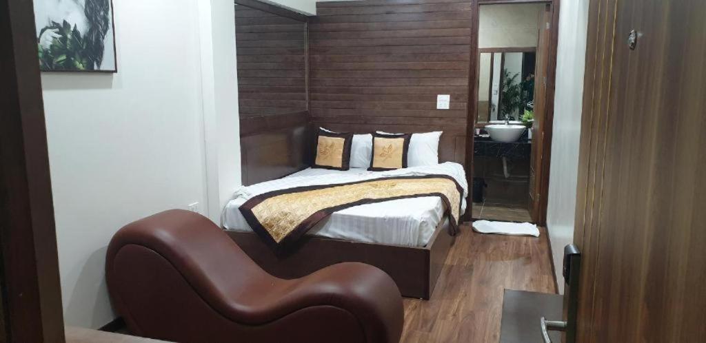 Phương Trang Hotel - 71 Giáp Nhị HN - by BAY LUXURY
