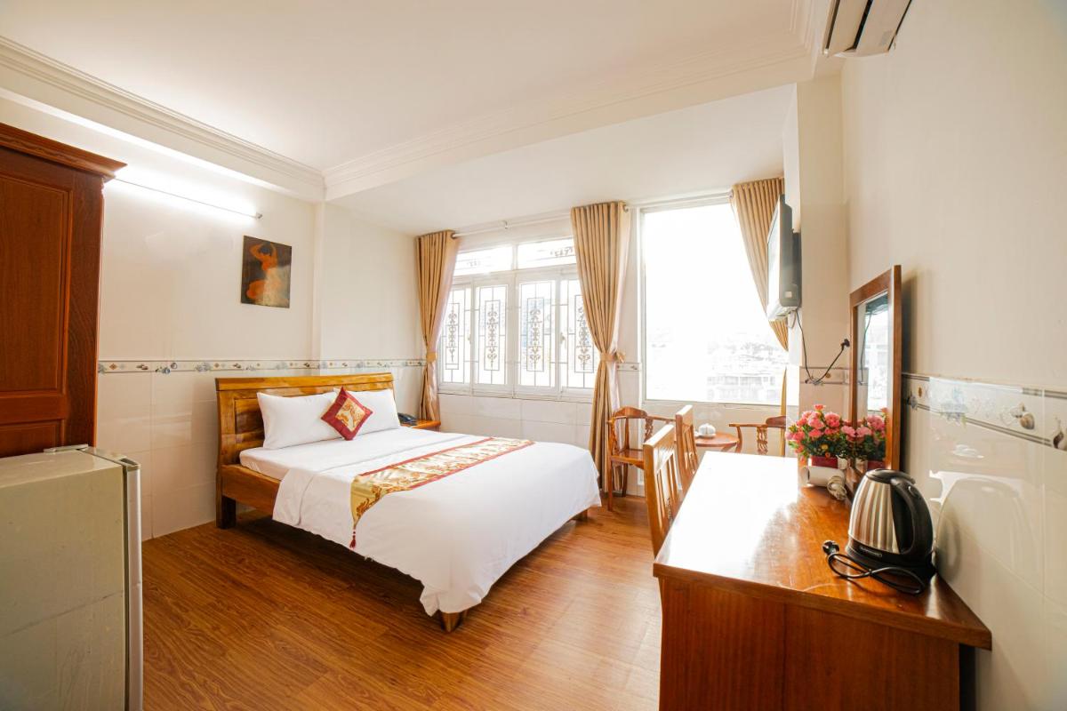 Diamond Hotel CMT8 - Gần Ẩm Thực Đêm Sài Gòn