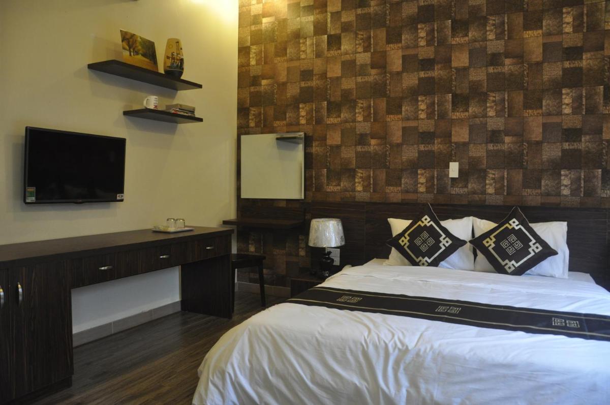 Rose Hotel