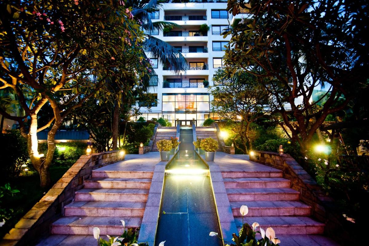 Saigon Domaine Luxury Residences