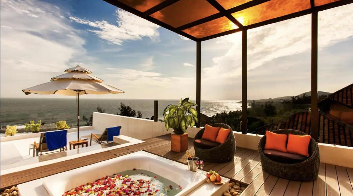The Cliff Residence